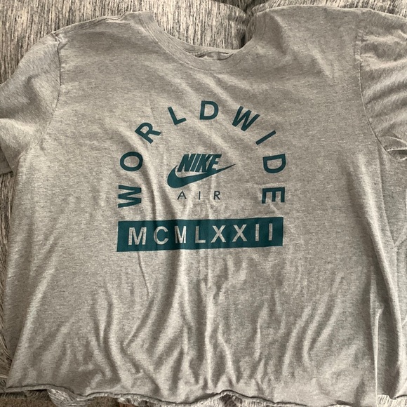 Nike Tops - Nike Tee